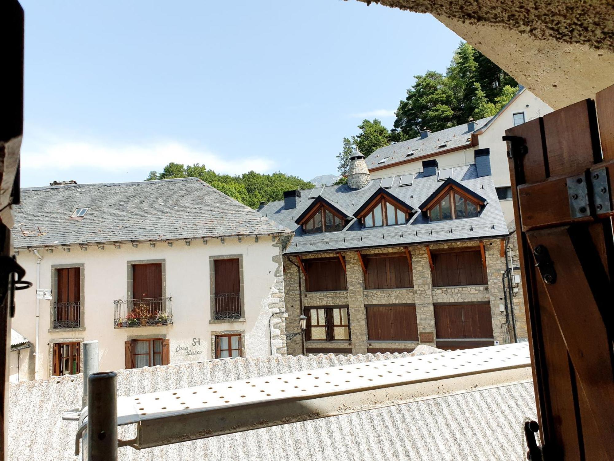 Apartamentos Casa Patro Tramacastilla de Tena Bagian luar foto